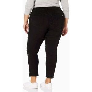 Democracy "Ab" Solution Black High
Rise Ankle Skinny Jean Size 16